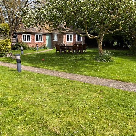 Green Cottage In Grounds Of Grade Ii* Frognal Farmhouse Sittingbourne Exterior photo