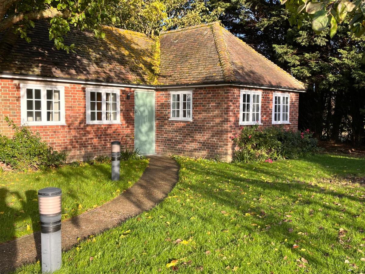 Green Cottage In Grounds Of Grade Ii* Frognal Farmhouse Sittingbourne Exterior photo