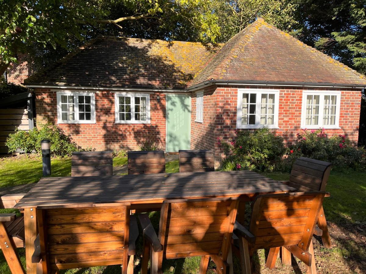 Green Cottage In Grounds Of Grade Ii* Frognal Farmhouse Sittingbourne Exterior photo