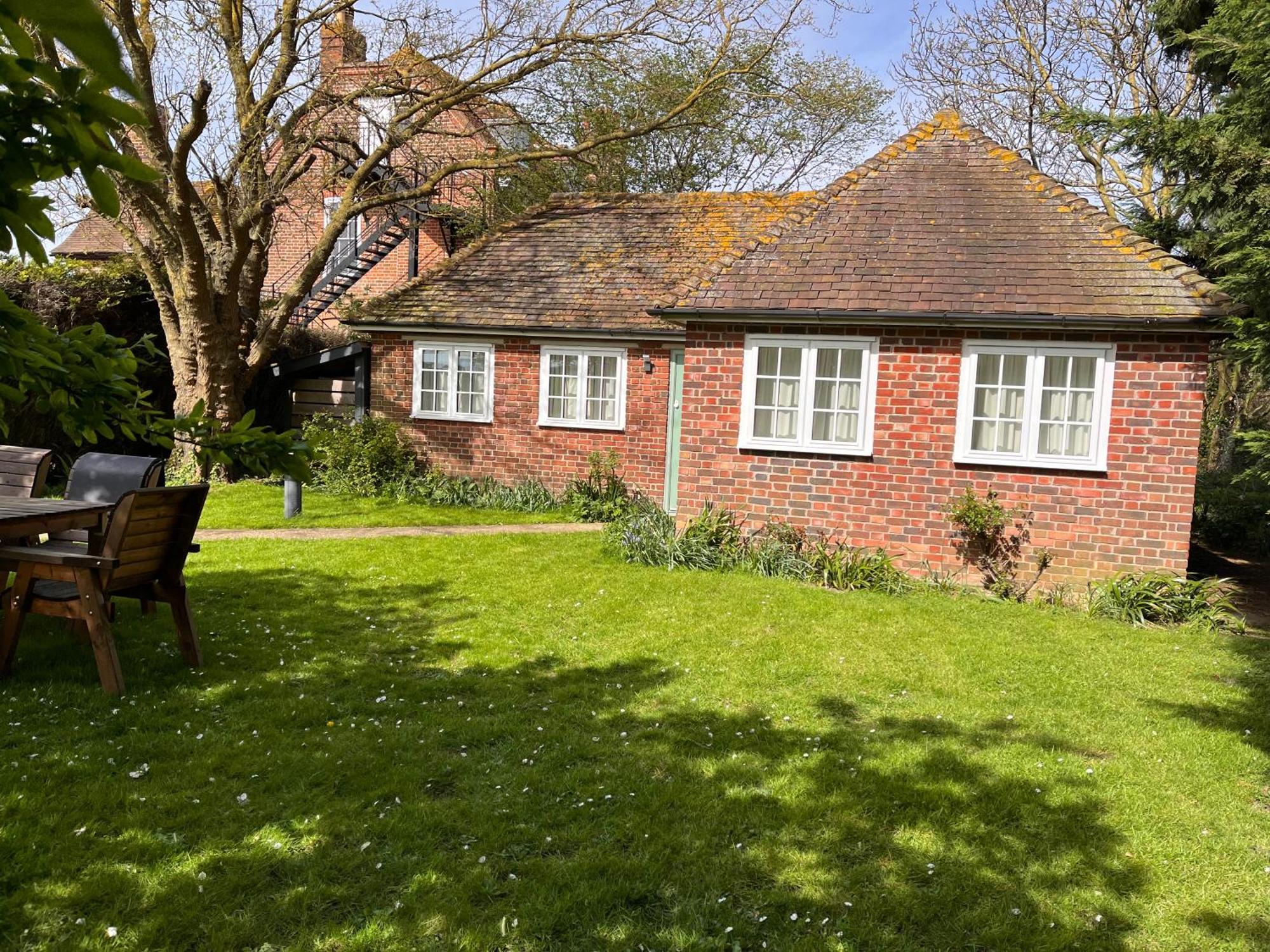 Green Cottage In Grounds Of Grade Ii* Frognal Farmhouse Sittingbourne Exterior photo