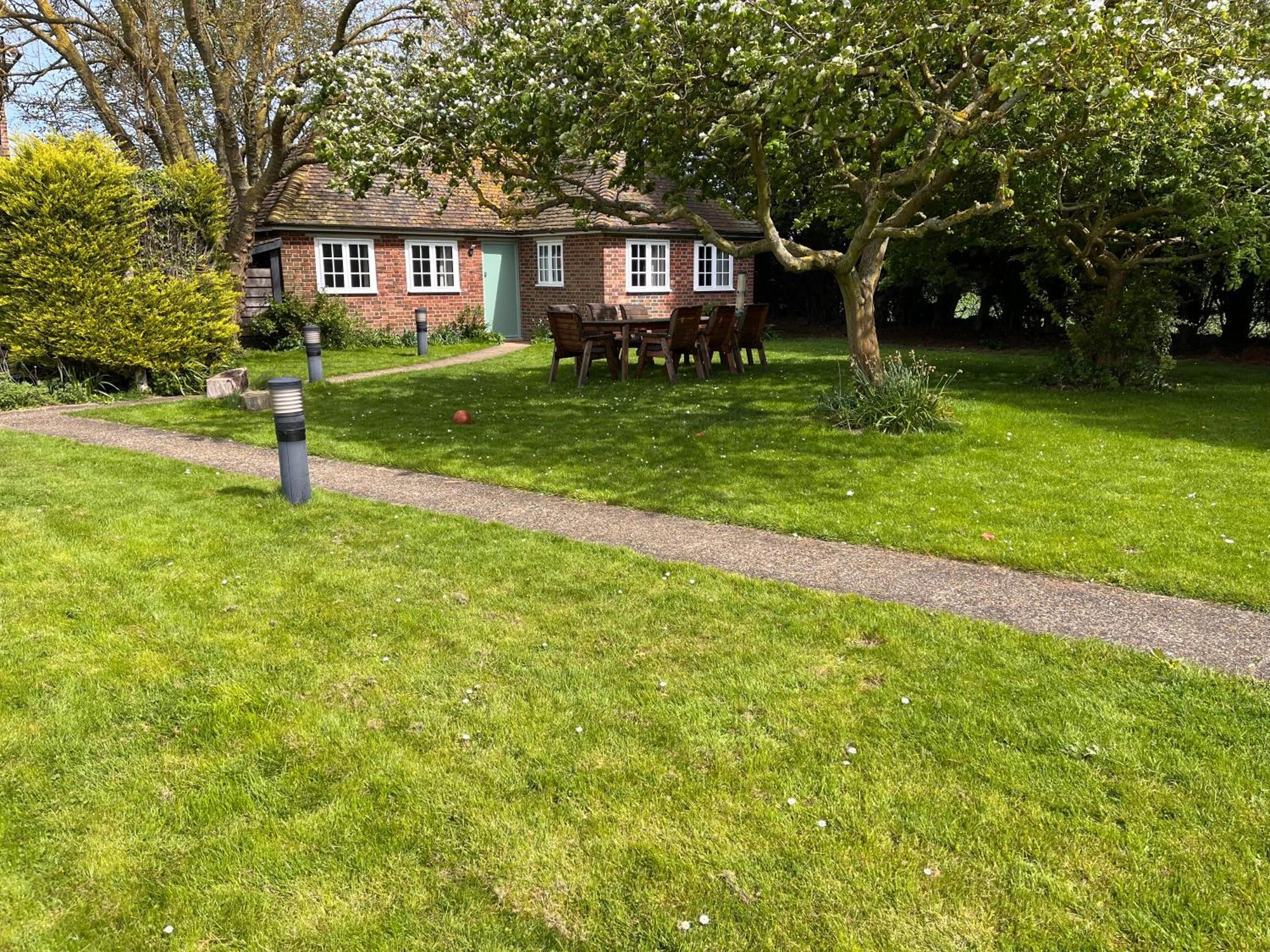 Green Cottage In Grounds Of Grade Ii* Frognal Farmhouse Sittingbourne Exterior photo